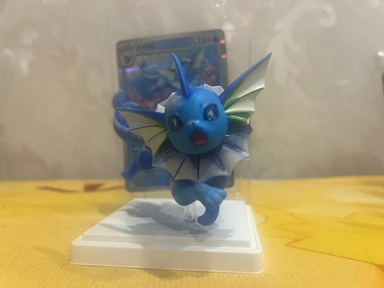 Фигурка Vaporeon + карта
