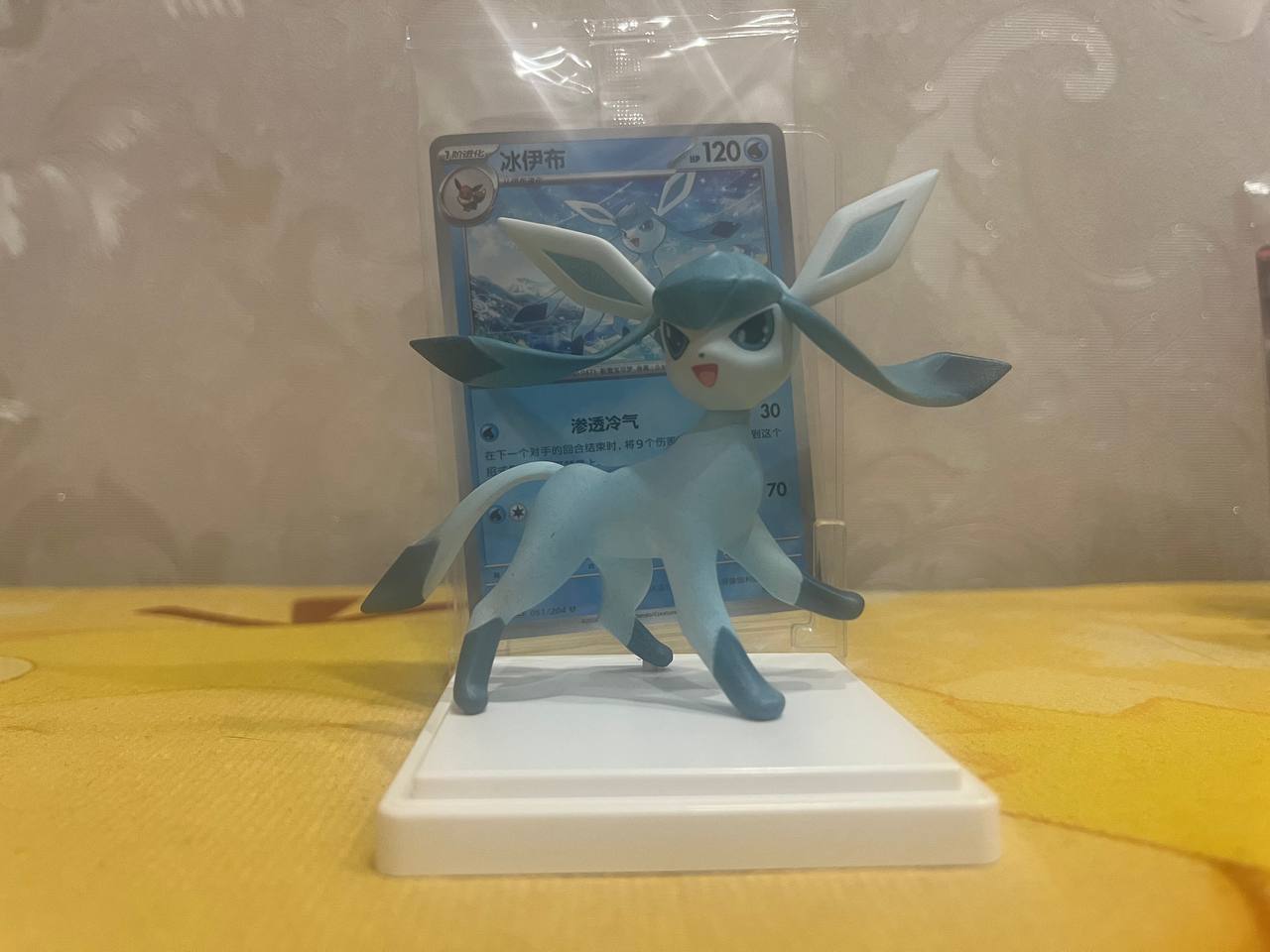 Фигурка Glaceon + карта