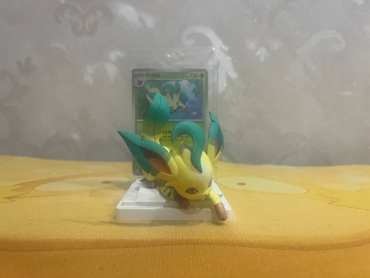 Фигурка Leafeon + карта